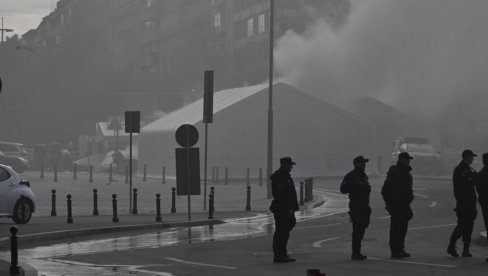 БЛОКАДЕР ПУЦАО НА НЕВИНОГ ЧОВЕКА У ЋАЦИЛЕНДУ: Запалио и шатор БЛОКАДЕР ПУЦАО НА НЕВИНОГ ЧОВЕКА У ЋАЦИЛЕНДУ: Запалио и шатор