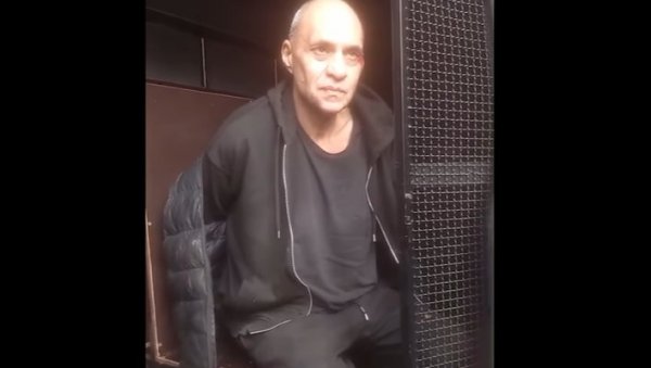БЛОКАДЕР КОЈИ ЈЕ ПУЦАО, НЕКАДА РАДИО ЗА ДБ: Вучић открио шта се крије иза реченице нервирају ме шатори и зашто се ради о тероризму (ВИДЕО) БЛОКАДЕР КОЈИ ЈЕ ПУЦАО, НЕКАДА РАДИО ЗА ДБ: Вучић открио шта се крије иза реченице нервирају ме шатори и зашто се ради о тероризму (ВИДЕО)