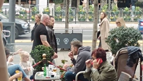 БАЧУЛОВ ВИЂЕН КОД МОСКВЕ: Иде ка Ћациленду (ФОТО) БАЧУЛОВ ВИЂЕН КОД МОСКВЕ: Иде ка Ћациленду (ФОТО)
