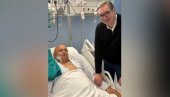 VUČIĆ OBIŠAO MILANA KOG JE UPUCAO BLOKADER: Metak je primio nakon što je napadača pitao: Treba li Vam nešto, gospodine?