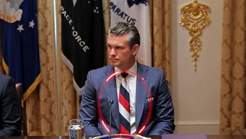 SKANDAL - POTPAROL PENTAGONA: Tvoja mama mu je kupila - idiote! To je patriotska američka kravata SKANDAL - POTPAROL PENTAGONA: Tvoja mama mu je kupila - idiote! To je patriotska američka kravata