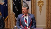 SKANDAL - POTPAROL PENTAGONA: Tvoja mama mu je kupila - idiote! To je patriotska američka kravata