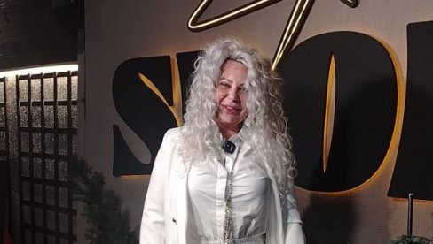 PROMENA VEKA: Stoja Novaković kao fatalna plavuša - Ovo je moja prirodna kosa, nije perika (FOTO) PROMENA VEKA: Stoja Novaković kao fatalna plavuša - Ovo je moja prirodna kosa, nije perika (FOTO)