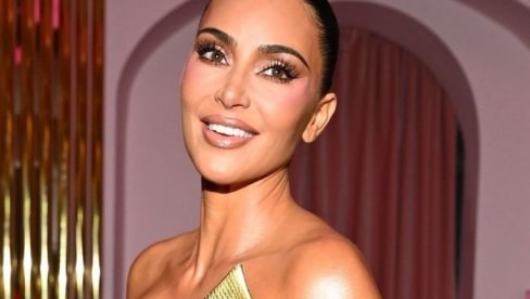 KIM KARDAŠIJAN ŠOKIRALA PARIZ: Proslavila rođendan u haljini koja više otkriva nego što pokriva! (FOTO) KIM KARDAŠIJAN ŠOKIRALA PARIZ: Proslavila rođendan u haljini koja više otkriva nego što pokriva! (FOTO)