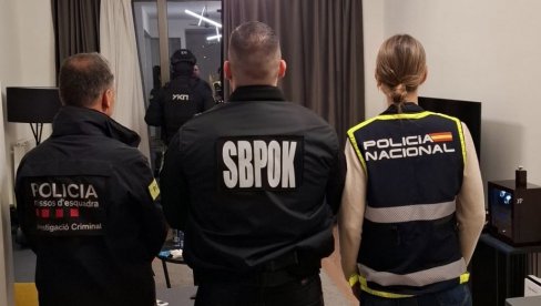 IZA BRAVE ZBOG POPA I KOSTURA: U međunarodnoj akciji pali pripadnici dve organizovane kriminalne grupe - Među njima i poznati sudija IZA BRAVE ZBOG POPA I KOSTURA: U međunarodnoj akciji pali pripadnici dve organizovane kriminalne grupe - Među njima i poznati sudija