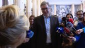 ПРЕДСЕДНИК ВУЧИЋ НА СВЕЧАНОСТИ: Додела решења женама предузетницама добитницама средстава