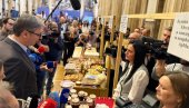 ПРЕДСЕДНИК ВУЧИЋ НА СВЕЧАНОСТИ: Додела решења женама предузетницама добитницама средстава (ВИДЕО) ПРЕДСЕДНИК ВУЧИЋ НА СВЕЧАНОСТИ: Додела решења женама предузетницама добитницама средстава (ВИДЕО)