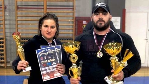 PARAĆINKA NA MEĐUNARODNOM TAKMIČENJU U POVERLIFTINGU: Marija Jovanović predstavljaće Srbiju u Crnoj Gori PARAĆINKA NA MEĐUNARODNOM TAKMIČENJU U POVERLIFTINGU: Marija Jovanović predstavljaće Srbiju u Crnoj Gori
