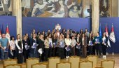 ЖЕНЕ СУ ТЕ ОД КОЈИХ СВЕ ЗАВИСИ - НАША КУЋА, ЗЕМЉА, БУДУЋНОСТ Вучић уручио решења женама о бесповратним средствима предузетницама са села ЖЕНЕ СУ ТЕ ОД КОЈИХ СВЕ ЗАВИСИ - НАША КУЋА, ЗЕМЉА, БУДУЋНОСТ Вучић уручио решења женама о бесповратним средствима предузетницама са села