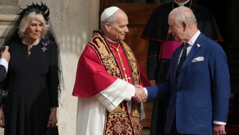 MOLITVA ZA ISTORIJU: Kralj Čarls u Vatikanu sa papom Lavom (FOTO) MOLITVA ZA ISTORIJU: Kralj Čarls u Vatikanu sa papom Lavom (FOTO)