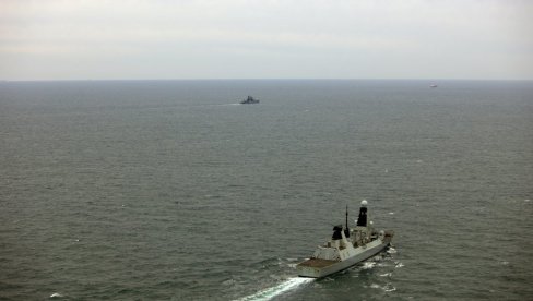 RUSI I BRITANCI OČI U OČI: Britanski razarač tipa 45 i ruski razarač „Udaloj“ u Severnom moru RUSI I BRITANCI OČI U OČI: Britanski razarač tipa 45 i ruski razarač „Udaloj“ u Severnom moru