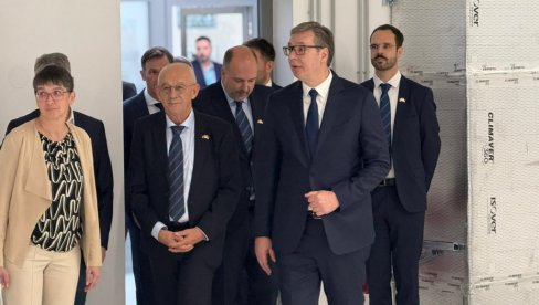VUČIĆ NA OTVARANJU FABRIKE MUEHLBAUER: Možemo da se pohvalimo da će kod nas da se prave pasoši za 30, 40 zemalja (VIDEO)