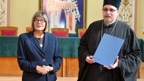 ZA SREMSKOKARLOVAČKU BOGOSLOVIJU 51 MILION DINARA: Pokrajina ulaže u učenike i stvarenje uslova za verski turizam