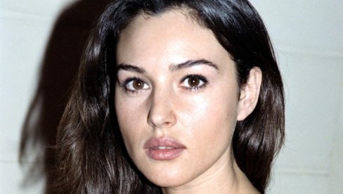 ОВАКО ЈЕ МОНИКА БЕЛУЧИ ИЗГЛЕДАЛА НА СВОМ ПРВОМ ВЕНЧАЊУ: Тада није ни слутила да ће имати светску славу (ФОТО) ОВАКО ЈЕ МОНИКА БЕЛУЧИ ИЗГЛЕДАЛА НА СВОМ ПРВОМ ВЕНЧАЊУ: Тада није ни слутила да ће имати светску славу (ФОТО)