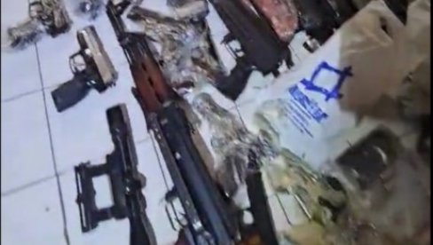 ON JE UHAPŠEN U KUĆI NA ZVEZDARI: Novi detalji velike zaplene oružja - Pronađen čitav arsenal (FOTO) ON JE UHAPŠEN U KUĆI NA ZVEZDARI: Novi detalji velike zaplene oružja - Pronađen čitav arsenal (FOTO)