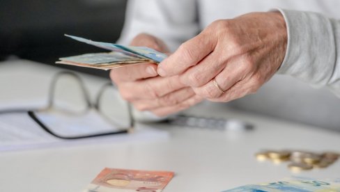 СТИЖЕ СОЦИЈАЛНА ПЕНЗИЈА ОД 150 ЕВРА: Ево које жене из Србије и под којим условима је добијају