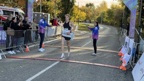 TRČANJE STIL ŽIVOTA: Ečka ugostila preko 700 takmičara (FOTO) TRČANJE STIL ŽIVOTA: Ečka ugostila preko 700 takmičara (FOTO)
