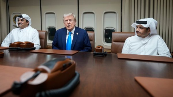 ТРАМП КАТАРСКОМ ЕМИРУ: Имате безбедан Блиски исток и тако ће остати још дуго времена ТРАМП КАТАРСКОМ ЕМИРУ: Имате безбедан Блиски исток и тако ће остати још дуго времена