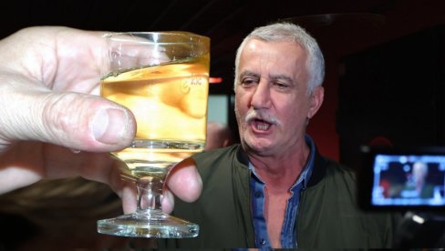 BRANKO BABOVIĆ: Ja sam alkoholičar, pijem svaki dan, šta je tu loše? - priznanje glumca strogo osudili BRANKO BABOVIĆ: Ja sam alkoholičar, pijem svaki dan, šta je tu loše? - priznanje glumca strogo osudili