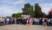 ОБЕЛЕЖЕНО ОСАМ ДЕЦЕНИЈА ОД КОЛОНИЗАЦИЈЕ ИЗ БОСАНСКЕ КРАЈИНЕ У ОКОЛИНУ КИКИНДЕ   Нови Козарци памте стари крај