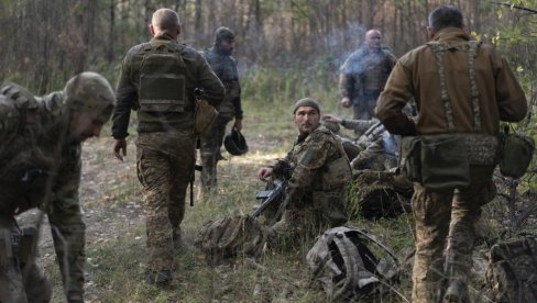 КИЛОМЕТАР ФРОНТА ЧУВАЈУ ЧЕТИРИ ПЕШАДИНЦА Фајненшел тајмс тврди: Због осипања украјинских снага, делове фронта штите само – дронови