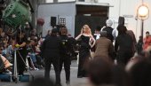 СВИ ЗАНЕМЕЛИ - ОСВЕТНИЧКА ХАЉИНА НА ПРАГУ 7. ДЕЦЕНИЈЕ Никол Кидман после развода отворила ревију Вога и одушевила изгледом (ФОТО)