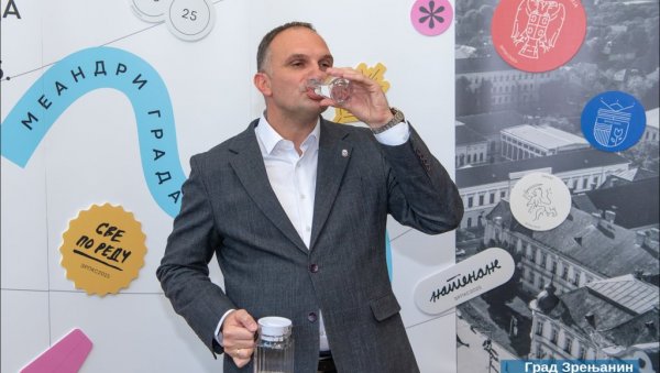 СЈАЈНА ЈЕ ВЕСТ! ЗРЕЊАНИНЦИ ОПЕТ ИМАЈУ ИСПРАВНУ ВОДУ: Након две деценије из славина безбедна вода за пиће СЈАЈНА ЈЕ ВЕСТ! ЗРЕЊАНИНЦИ ОПЕТ ИМАЈУ ИСПРАВНУ ВОДУ: Након две деценије из славина безбедна вода за пиће