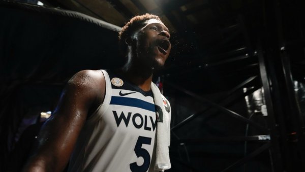 ЕНТОНИ ЕДВАРДС ИСПИСАО ИСТОРИЈУ: Кошаркаш Минесоте кренуо стопама Леброна и Дурента