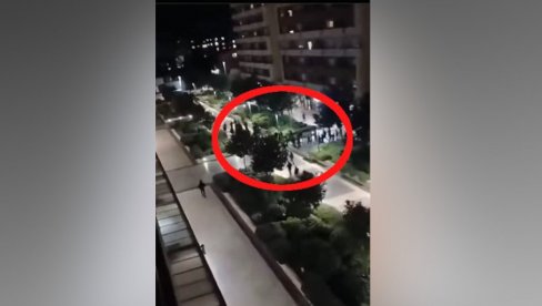 DRAMATIČNE SCENE U PODGORICI: Grupe maskiranih mladića izašle na ulice, sve vreme uzvikuju Turci napolje (VIDEO) DRAMATIČNE SCENE U PODGORICI: Grupe maskiranih mladića izašle na ulice, sve vreme uzvikuju Turci napolje (VIDEO)
