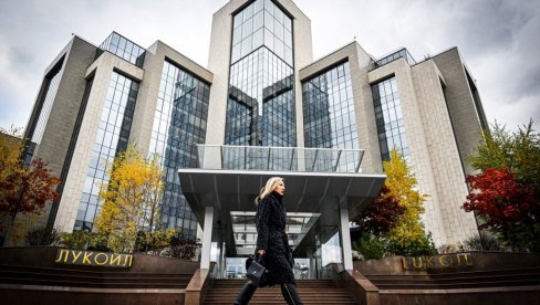 РУСИ ДОНЕЛИ ОДЛУКУ: Нафтна компанија продаје своју имовину у иностранству због санкција САД-а
