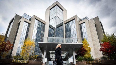 НАШЕ КОМШИЈЕ У СТРАХУ ОД НЕСТАШИЦЕ ГОРИВА: Хоће да траже изузеће од америчких санкција против руске нафтне компаније НАШЕ КОМШИЈЕ У СТРАХУ ОД НЕСТАШИЦЕ ГОРИВА: Хоће да траже изузеће од америчких санкција против руске нафтне компаније