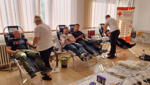 ЗАПОСЛЕНИ У КАЗНЕНО-ПОПРАВНОМ ЗАВОДУ У ПОЖАРЕВЦУ (ЗАБЕЛИ) ДОНИРАЛИ ПОНОВО КРВ:  Прикључиле се и колеге из Ваљева у хуманој акцији ЗАПОСЛЕНИ У КАЗНЕНО-ПОПРАВНОМ ЗАВОДУ У ПОЖАРЕВЦУ (ЗАБЕЛИ) ДОНИРАЛИ ПОНОВО КРВ:  Прикључиле се и колеге из Ваљева у хуманој акцији