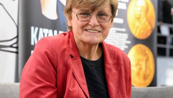 СВЕТ НА ПРАГУ ДА НАПРАВИ ВАКЦИНУ ПРОТИВ КАНЦЕРА Интервју - добитница Нобелове награде за медицину за Новости