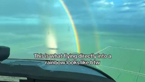 PILOT SNIMIO - NEVEROVATNO: Leteo pravo kroz dugu, avion kao da ju je presekao (VIDEO) PILOT SNIMIO - NEVEROVATNO: Leteo pravo kroz dugu, avion kao da ju je presekao (VIDEO)