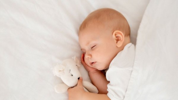 АЛТА банка дарује 25.000 динара свакој беби рођеној на Светски дан штедње