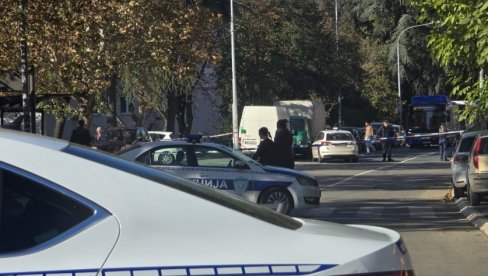 DETALJI PUCNJAVE U JERKOVIĆU: Nađene tri čaure, muškarac prijavio izrešetan plafon i zid u svom stanu - policija blokirala kraj DETALJI PUCNJAVE U JERKOVIĆU: Nađene tri čaure, muškarac prijavio izrešetan plafon i zid u svom stanu - policija blokirala kraj