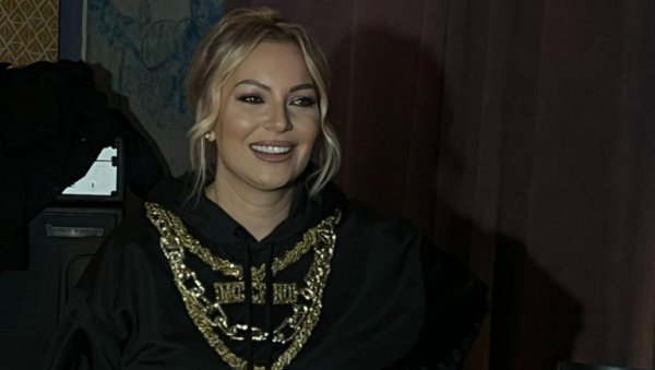 БИЛА САМ НА КОРАК ОД СВАЂЕ СА МУЖЕМ: Ивана Селаков открила непознате детаље из брачног живота, као и припреме иза кулиса за концерт (ФОТО) БИЛА САМ НА КОРАК ОД СВАЂЕ СА МУЖЕМ: Ивана Селаков открила непознате детаље из брачног живота, као и припреме иза кулиса за концерт (ФОТО)