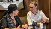 ДИРЉИВ СУСРЕТ У СКОПЉУ: Калиопи Букле угостила Теу Таировић у родном граду па јој поручила - Ти си једна јако емотивна особа (ФОТО)