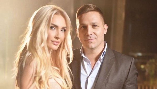 ЖИВОТ ИХ НИЈЕ МАЗИО: Певач се поистоветио са женом која је прошла кроз најтеже тренутке (ФОТО) ЖИВОТ ИХ НИЈЕ МАЗИО: Певач се поистоветио са женом која је прошла кроз најтеже тренутке (ФОТО)