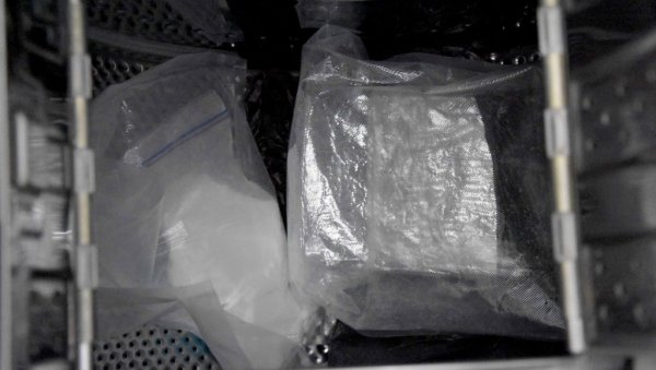 СТАН ПУН НАРКОТИКА: Суботичка полиција ухапсила тројицу осумњичених за трговину дрогом