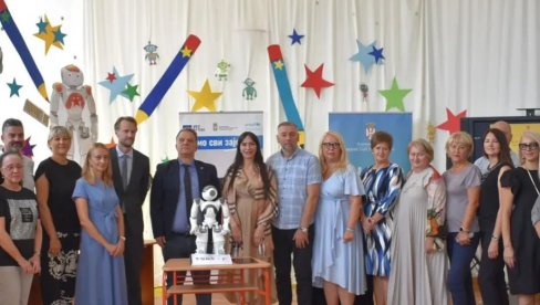 ROBOT VOLI POMAŽE U UČENJU DECI SA SMETNJAMA U RAZVOJU: U učionice ulazi 11 mehaničkih drugara