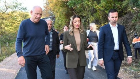 MESAROVIĆ U POSETI MIONICI: Posetila fabriku vode, obišla radove na asfaltiranju puta u Berkovcu, razgovarala sa privrednicima i MESAROVIĆ U POSETI MIONICI: Posetila fabriku vode, obišla radove na asfaltiranju puta u Berkovcu, razgovarala sa privrednicima i