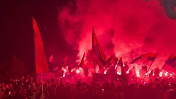 СПЕКТАКЛ: Скоро 2.000 људи дочекало Србе са Косова и Метохије у Јарчујку (ВИДЕО) СПЕКТАКЛ: Скоро 2.000 људи дочекало Србе са Косова и Метохије у Јарчујку (ВИДЕО)