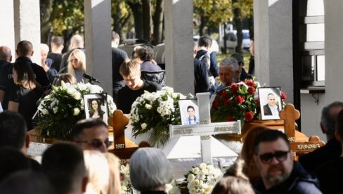 БЕЛИ САНДУК РАСПЛАКАО СВЕ НА ГРОБЉУ: Испраћај трочлане породице на вечни починак (ФОТО) БЕЛИ САНДУК РАСПЛАКАО СВЕ НА ГРОБЉУ: Испраћај трочлане породице на вечни починак (ФОТО)
