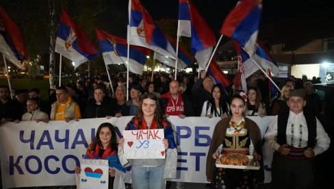 ЗАГРЉАЈИ И СУЗЕ РАДОСНИЦЕ У ПРЕЉИНИ: 1.500 Чачана дочекало хероје с КиМ ЗАГРЉАЈИ И СУЗЕ РАДОСНИЦЕ У ПРЕЉИНИ: 1.500 Чачана дочекало хероје с КиМ