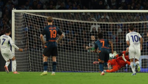 НАПОЛИ СЛАВИ СРБИНА: Милинковић Савић одбранио пенал и донео бод против Кома (ВИДЕО)