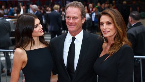 SIDNI KRAFORD SE SINOĆ POJAVILA SA ĆERKOM NA CRVENOM TEPIHU: Zasenile sve u eleganciji i glamuru koji se ne viđa često (FOTO)