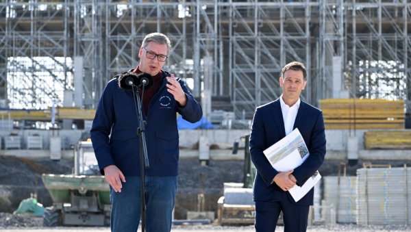 МОЈЕ ИЗВИЊЕЊЕ ЈЕ БИЛО ПОТПУНО ИСКРЕНО Вучић: Поносан сам како смо обележили јучерашњи дан, неки су ишли у цркву, неки држали минут ћутања