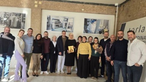 ODLAZIM PONOSNA NA SVE ŠTO SMO ZAJEDNO OSTVARILI Kisić Tepavčević se oprostila od svojih kolega sa Torlaka na emotivan način (FOTO) ODLAZIM PONOSNA NA SVE ŠTO SMO ZAJEDNO OSTVARILI Kisić Tepavčević se oprostila od svojih kolega sa Torlaka na emotivan način (FOTO)