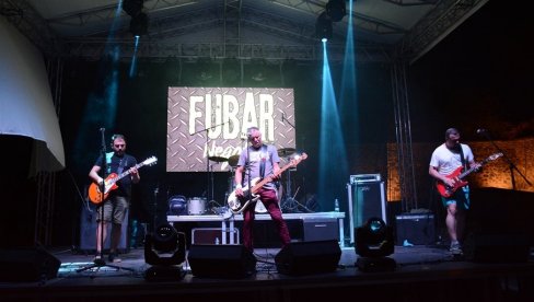 ROKENROL PONOVO ŽIVI NA DUNAVU: Muzika bez granica u Kladovu